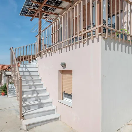 Apartment Chroma For 2, 1
